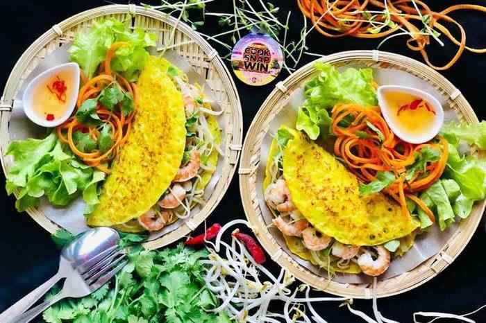 Bánh Xèo – crispy Vietnamese sizzling rice pancakes with shrimp and vegetables